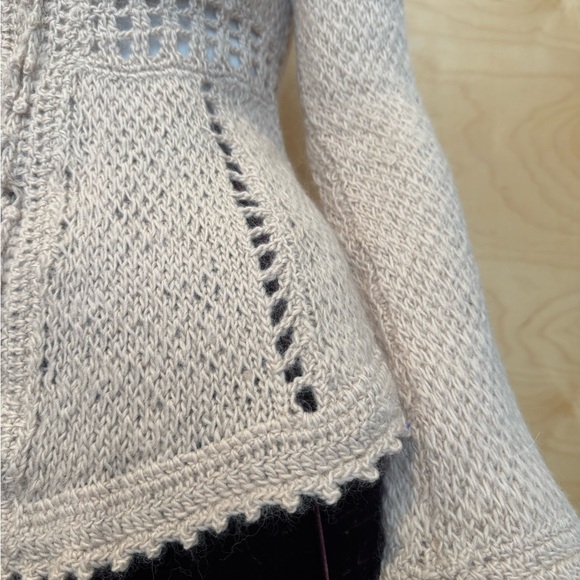 Beautiful crochet sweater - Picture 4 of 9
